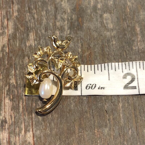 Vintage AVON Partridge in a Pear Tree Brooch Pin Gold Tone Faux Pearl Bird - Picture 4 of 4